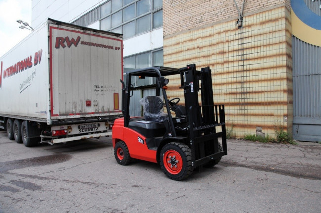 Автопогрузчик EP CPCD30T8 Автопогрузчик EP CPCD30T8