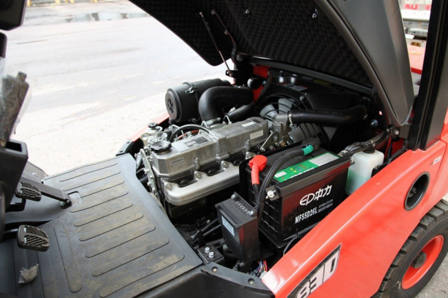 Автопогрузчик EP CPCD30T8 Автопогрузчик EP CPCD30T8