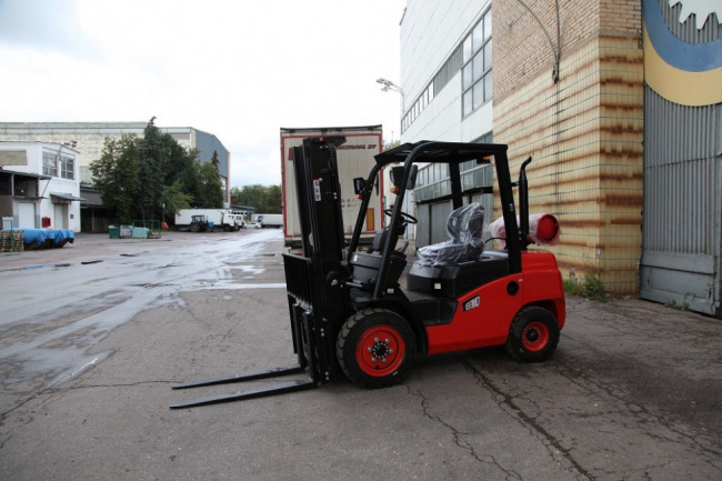 Автопогрузчик EP CPCD30T8 Автопогрузчик EP CPCD30T8