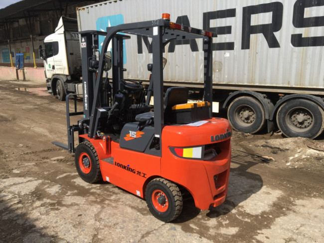 Вилочный погрузчик Lonking FD15T III C240 Вилочный погрузчик Lonking FD15T III C240