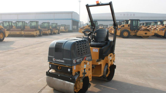 Малый дорожный каток LiuGong 6015E Малый дорожный каток LiuGong 6015E